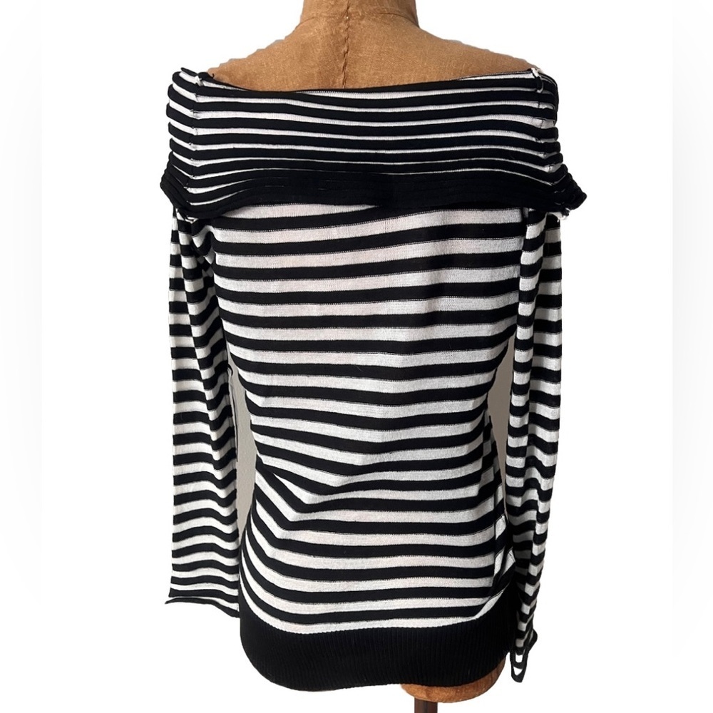 NWT Poof Apparel Black And White Cold Shoulder Sweater M - Picture 3 of 6